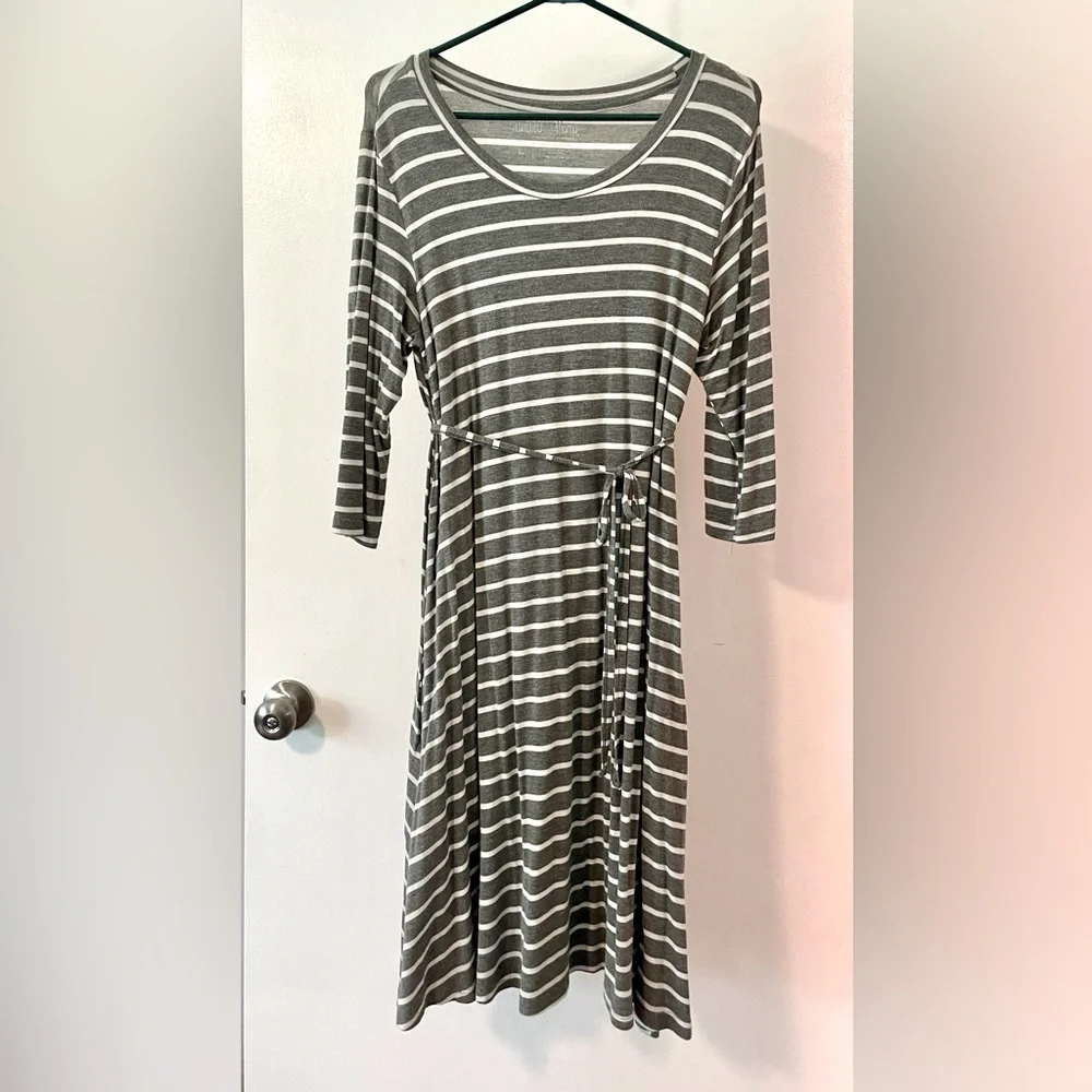 Latched Mama 3/4 Sleeve Swing Nursing Dress - Large / Grey & White Stripe - Picture 1 of 5